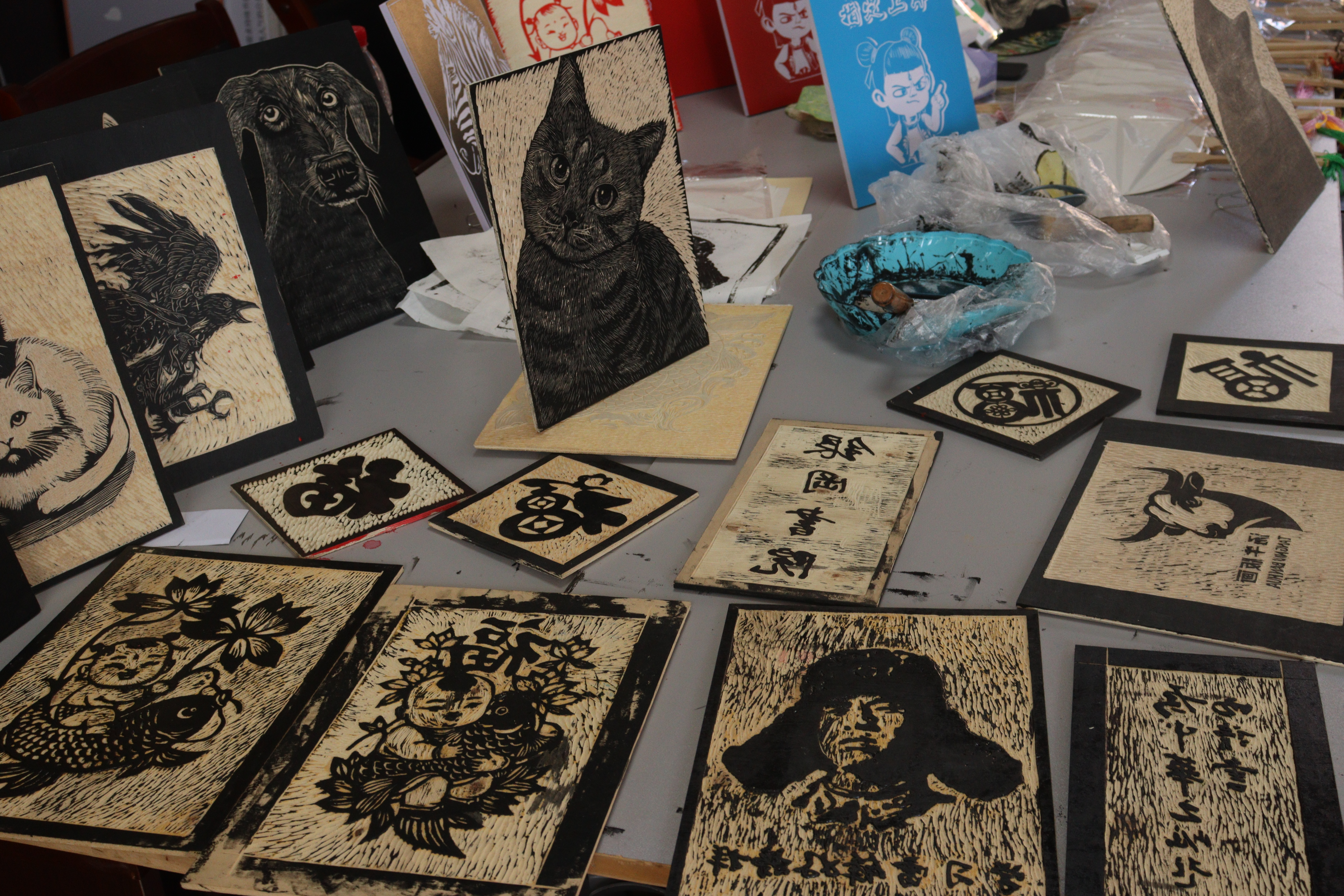 铁岭县：农闲时，村民拿起了木刻刀