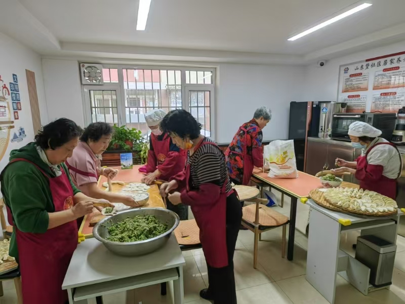 沈阳：“爱心食堂”里的幸福“食”光